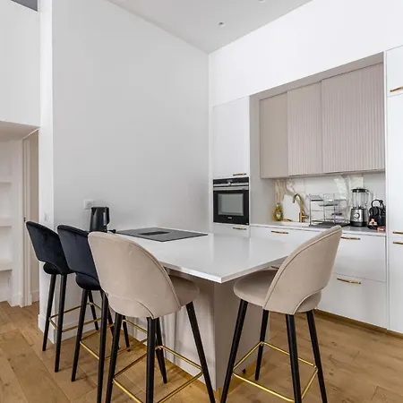 Luxury Renovated - Rue Hoche Apartment