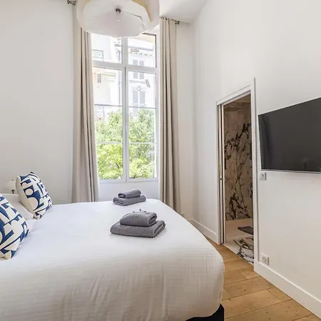 Luxury Renovated - Rue Hoche Apartment *