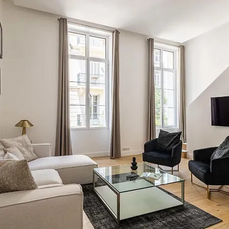 Luxury Renovated - Rue Hoche Apartment